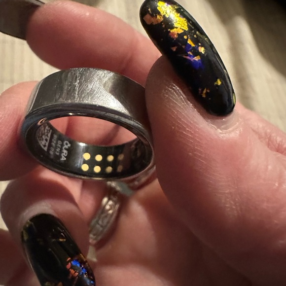 Gen 3 silver Oura ring size 8 - Picture 2 of 8